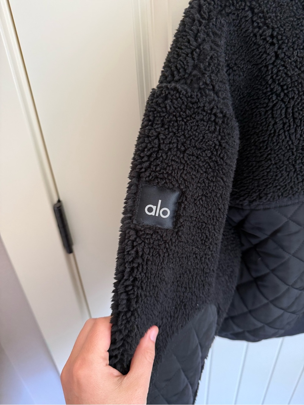 Alo yoga Sherpa edge bomber, great condition - Picture 5 of 5